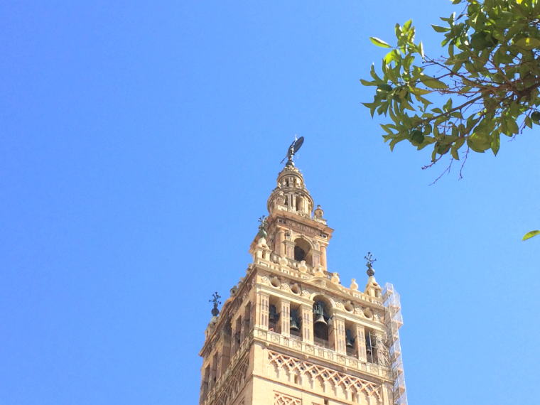 セビージャ大聖堂のヒラルダの塔とヒラルディージョ