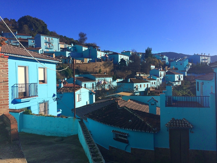 アンダルシアの青い村フスカル