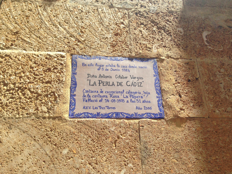 スペインのカディスにあるペルラ・デ・カディスのタイル