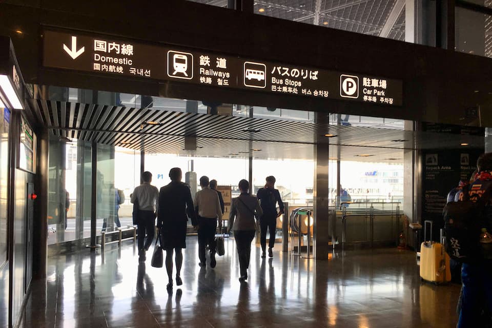 成田空港のエスカレーター