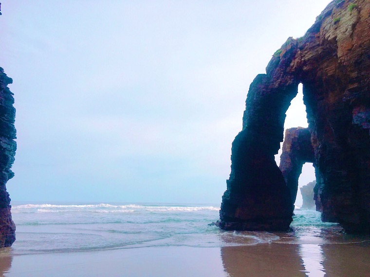 ガリシアのカテドラルビーチの岩