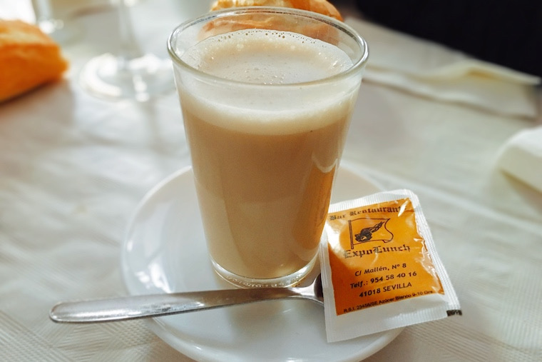 セビリアのバルレストラン「expolunch」のコーヒー