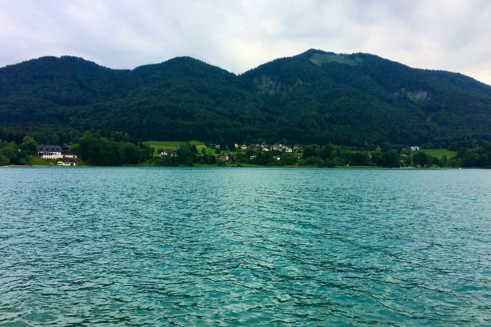 オーストリア湖水地方のフシュル湖