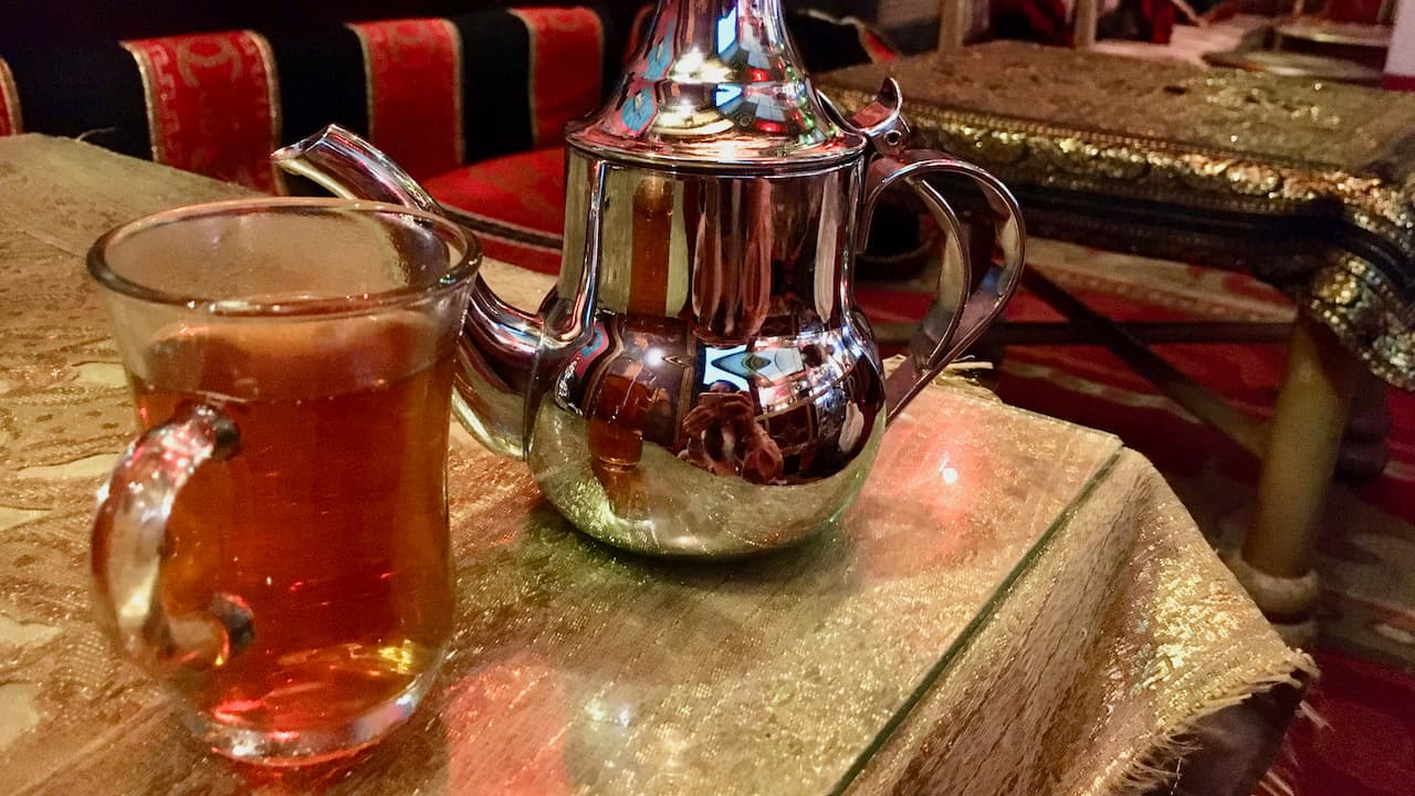 セビリアでアラブティー「Tetería Al Sultan」の小上がりでまったり茶文化
